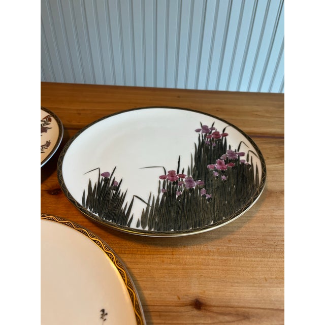 Ceramic 1930s Set of 5 William Rae Japanese Satsuma Hand-Painted Porcelain Plates With Gilt Accents For Sale - Image 7 of 10
