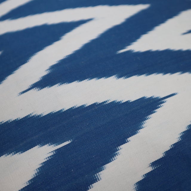 2020s Contemporary Handmade Luxury Blue Silk Throw Pillow With Down Feather Insert For Sale - Image 5 of 7