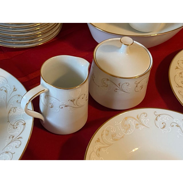 Vintage Noritake Duetto 6610 Mid-Century Modern Ceramic White Gold Scroll Japan Dinner Set - 96 Pieces For Sale In Boston - Image 6 of 11