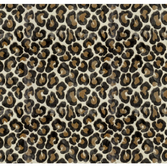 Linen/Cotton Reverse 95/5 Feather/Down Hidden Zipper Closure Cotton/Viscose (Velvet) Dimensions: 22.0" x 22.0"