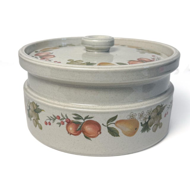 Vintage Wedgwood Quince 1.5-Quart Round Covered Casserole, England For Sale In Raleigh - Image 6 of 6