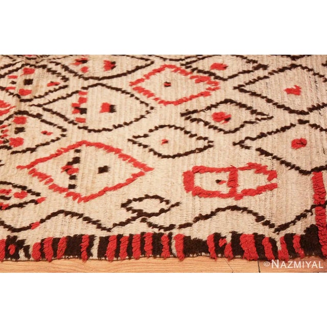 Moroccan Nazmiyal Collection White and Red Vintage Moroccan Kilim Rug For Sale - Image 3 of 7