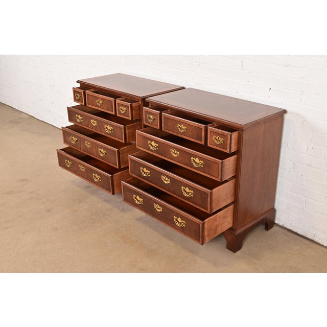 Henredon Georgian Banded Mahogany and Burl Wood Chests of Drawers, Newly Refinished For Sale In South Bend - Image 6 of 13