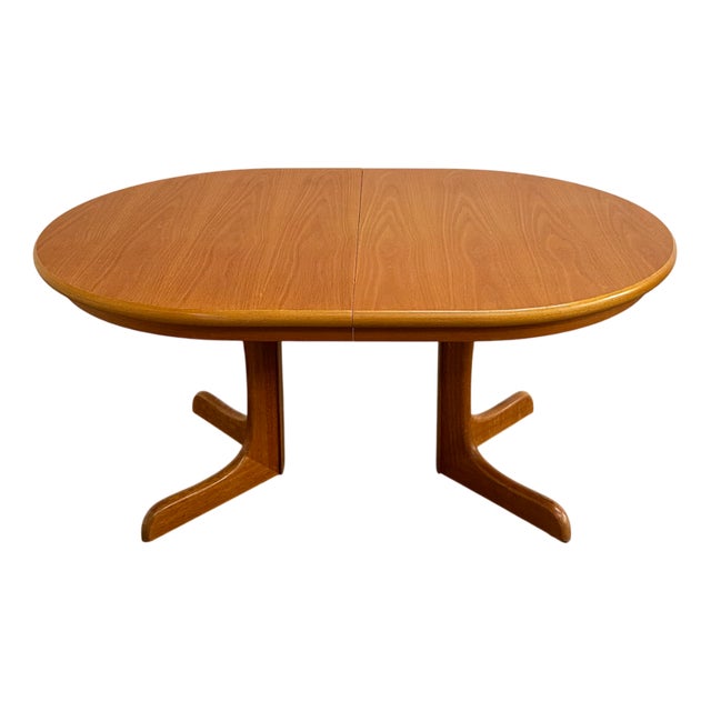 Mid-Century Modern Extendable Dining Table in Oak For Sale