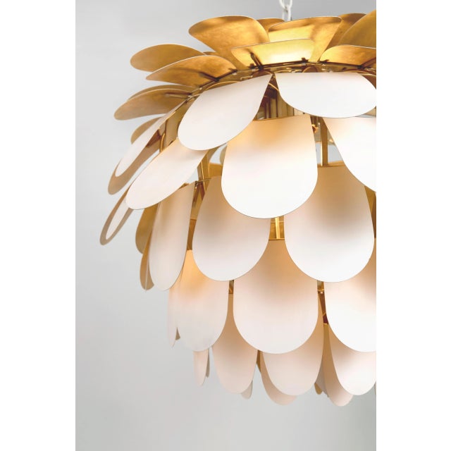 Modern Chapman & Myers for Visual Comfort Signature Cynara Large Chandelier in White & Gild For Sale - Image 3 of 4