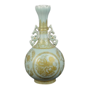 1900s Chinese Porcelain Qing Dynasty Qianlong Marked Celadon Ground Gold Decoration Vase Hand Painted Foo Dog Pattern