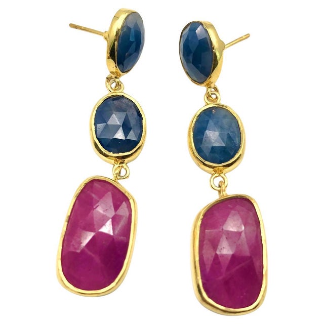 Bochic "Capri" Emerald, Ruby & Multi Rough Cut Sapphire Earrings Set In 18K Gold For Sale - Image 10 of 18