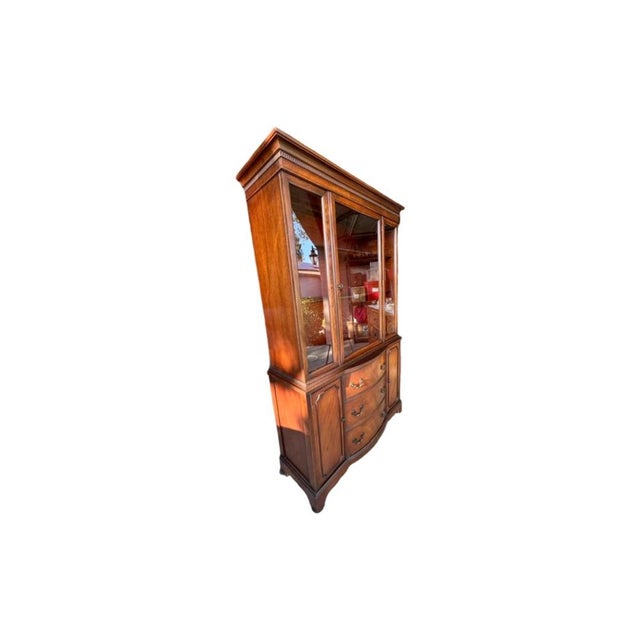 Traditional Vintage 1950 Petite Mahogany Breakfront China Hutch For Sale - Image 3 of 14