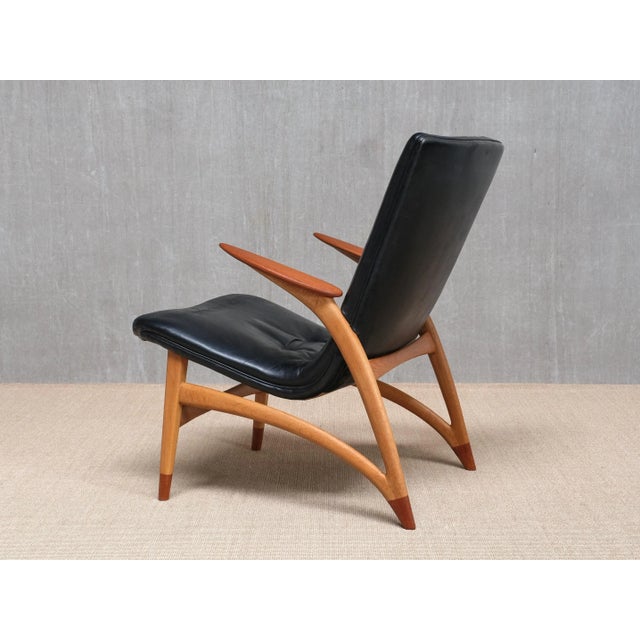 Wood Lounge Chair in Black Leather, Oak & Teak by Arne Hovmand Olsen for J.L. Møllers, Denmark, 1952 For Sale - Image 7 of 15