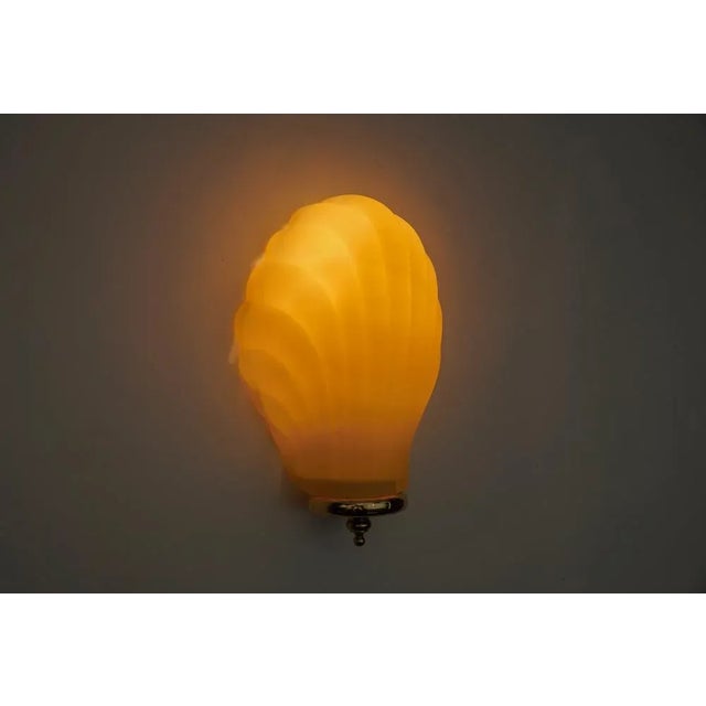 Cream Shell-Shaped Cream Satin Glass Wall Light, Italy, 1960s For Sale - Image 8 of 10