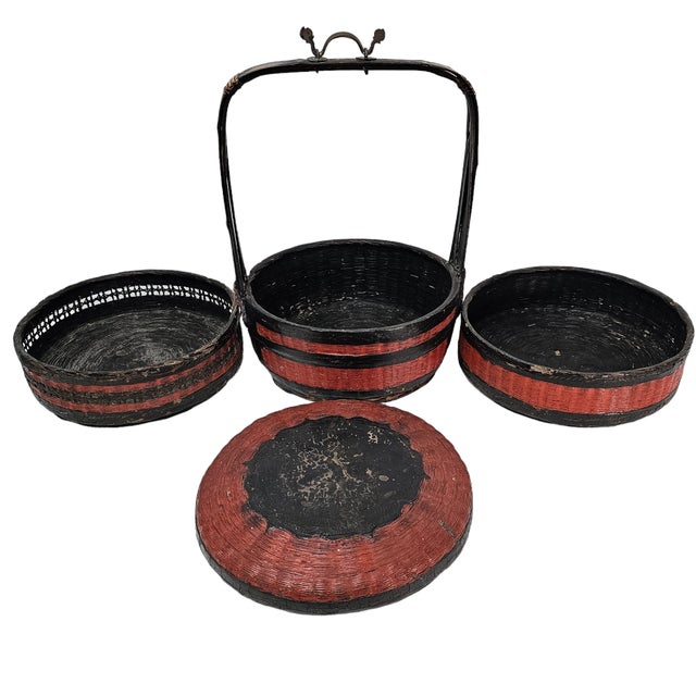 Mid 20th Century Chinese Red and Black Lacquer Wedding Basket With Handle, Mid-20th Century For Sale - Image 5 of 16
