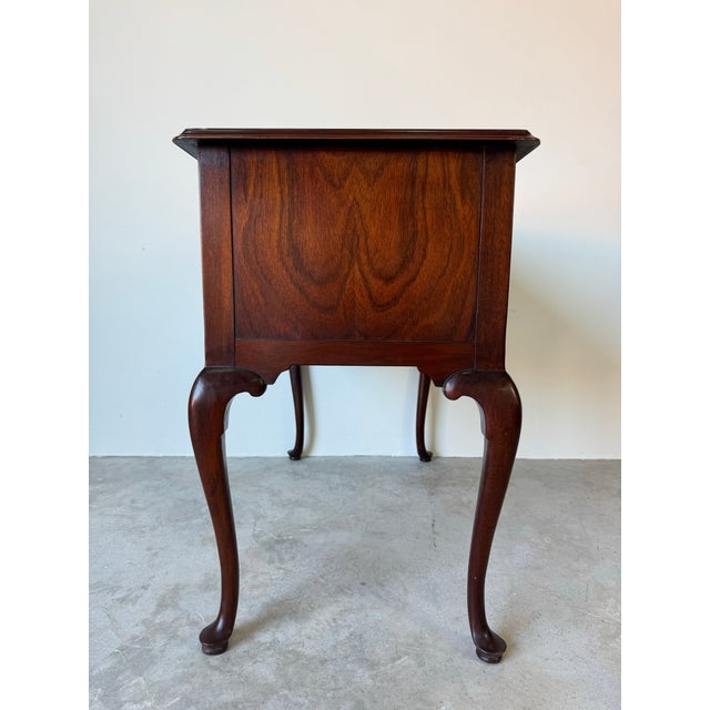 1970’s Vintage Henkel Harris Queen Anne Style Mahogany Lowboy by Councill Craftsmen, Nc For Sale In Miami - Image 6 of 12