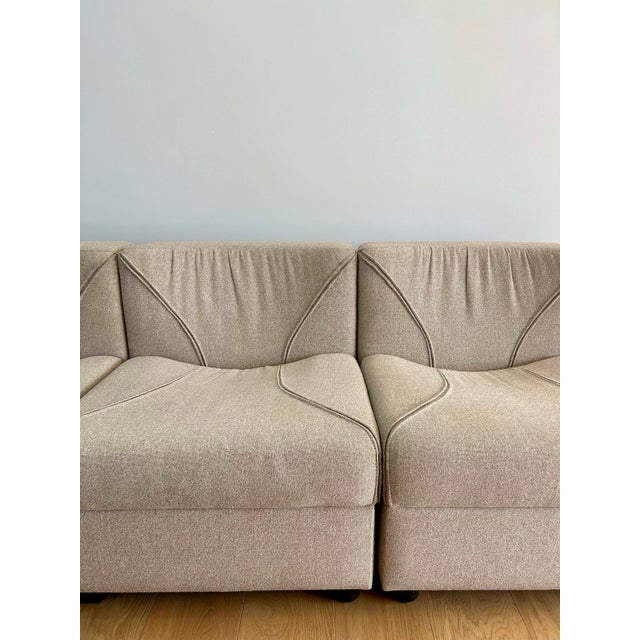 Vintage Modular Armchairs and Coffee Table in Beige and Brown Wool, Germany, 1970s, Set of 6 For Sale - Image 4 of 18