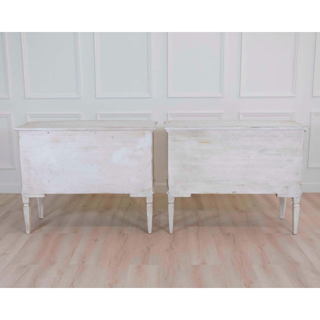 Wood Pair of Italian Painted Neoclassical Commodes, 20th Century For Sale - Image 7 of 8