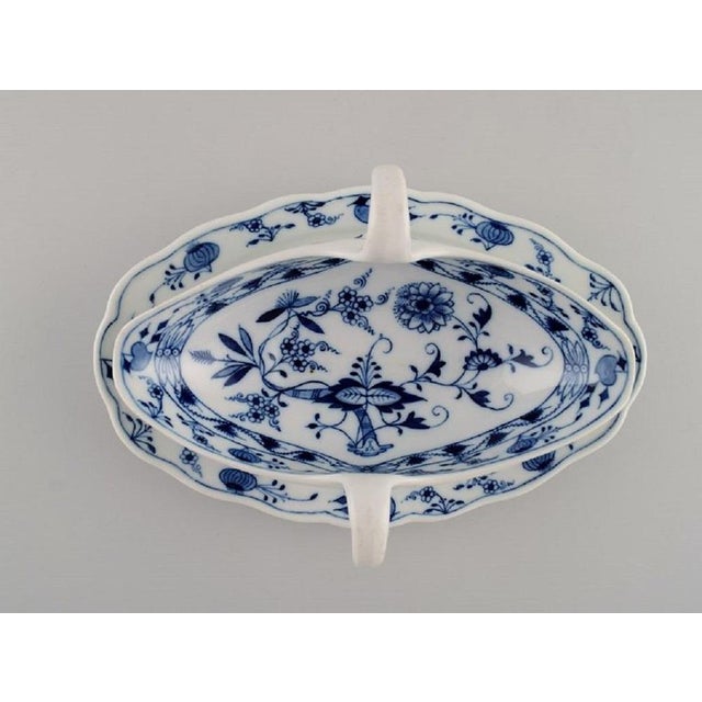Late 19th Century Blue Onion Sauce Bowl in Hand-Painted Porcelain from Meissen For Sale - Image 3 of 7