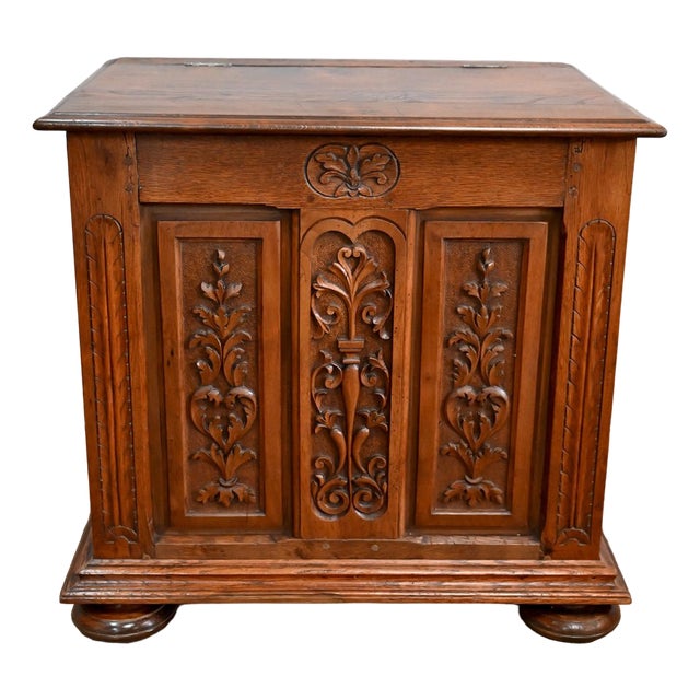 Small Renaissance Oak Chest, Early 1900s For Sale
