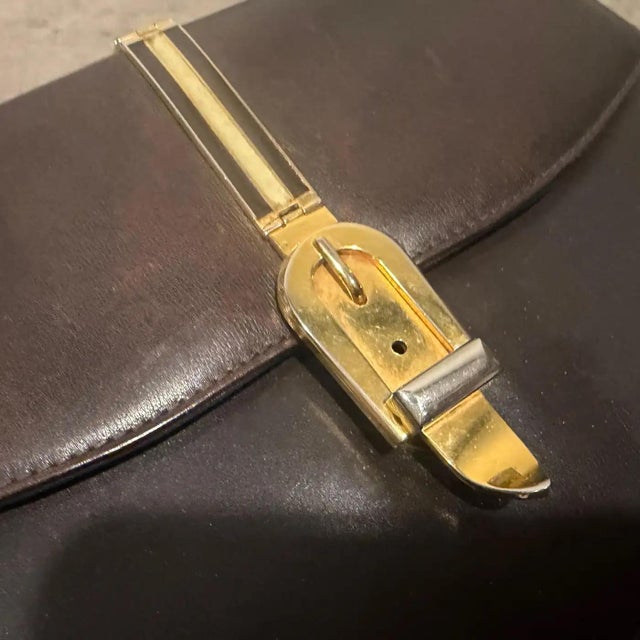 An Elegant 1970s Chocolate Brown Leather Italian Shoulder Bag For Sale - Image 11 of 14