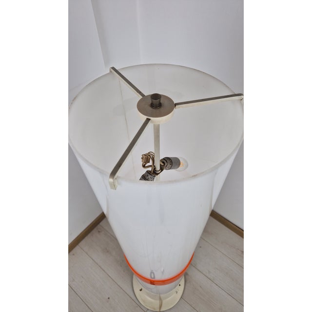 Mid-Century Modern Acrylic Glass Double Floor Lamp with Orange Stripe by Gino Sarfatti for Arteluce, 1960s For Sale - Image 3 of 14