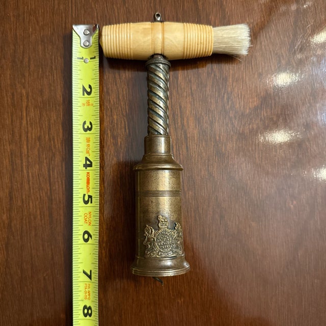 A wonderful C1802 Thomason corkscrew with patent tablet. Depicting a royal crest with Lion & Unicorn & marked "Ne Plus...