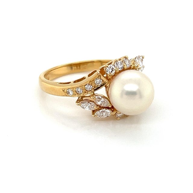 Late 20th Century Mikimoto Diamond Pearl 18k Yellow Gold Cocktail Ring Size - 6.5 For Sale - Image 5 of 6