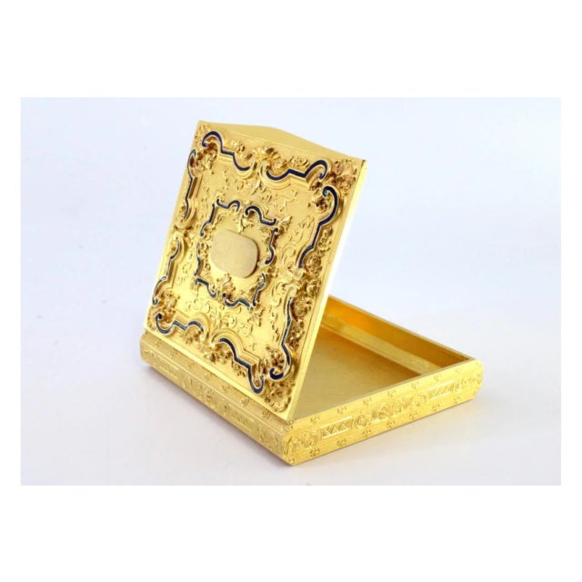 Gold Shell-Shaped Toiletry Box with Enamelled and Chiseled Reliefs, Monogram Plaque Hinged Lid and Mirror For Sale - Image 6 of 13