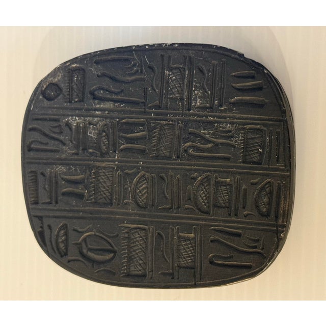 Vintage Egyptian Hand-Carved Black Serpentine Stone Scarab Plaque With Hieroglyphic Motifs For Sale In Phoenix - Image 6 of 12