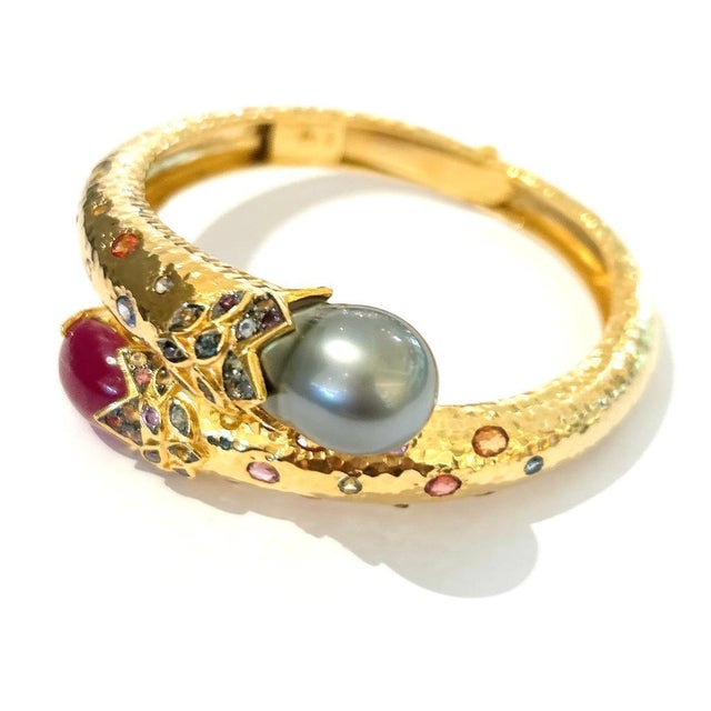 Baroque Bochic "Orient" South Sea Pear, Ruby & Sapphire Bangle Set In 18K Gold & Silver For Sale - Image 3 of 18