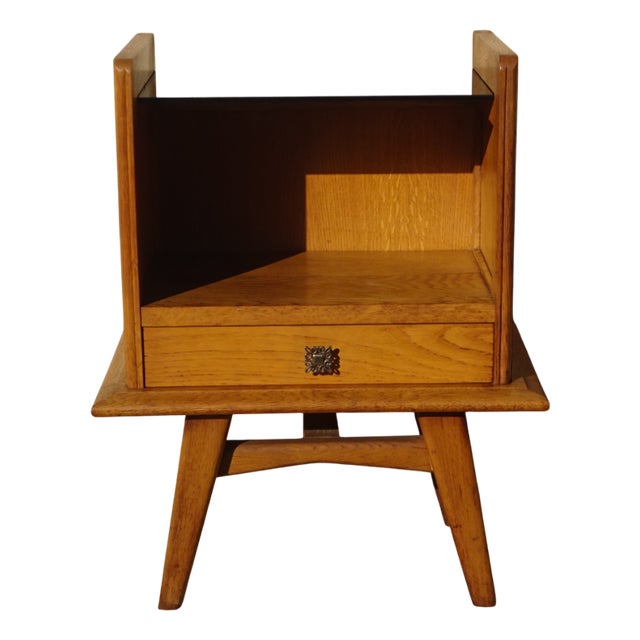 Vintage Bedside Table in Light Oak with Splayed Legs and Black Glass Top, 1960s For Sale