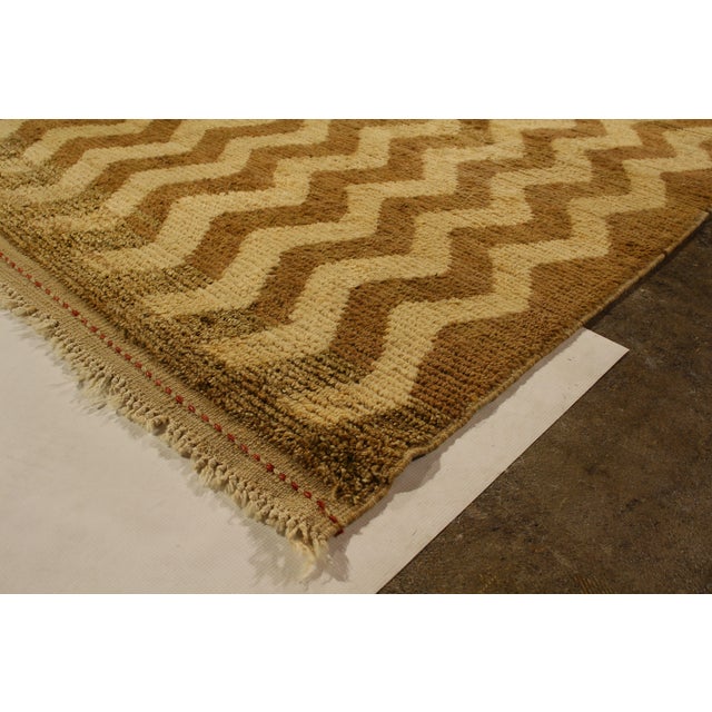 1950s Vintage Mid-Century Tulu Rug Beige Brown Chevron Striped Pattern For Sale In New York - Image 6 of 7
