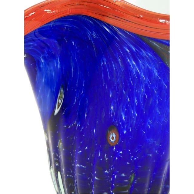 Charming Hand-Blown Small Ruffled Blue Handkerchief Vase With Red Rim in the Style of Dave Chihuly For Sale - Image 11 of 14
