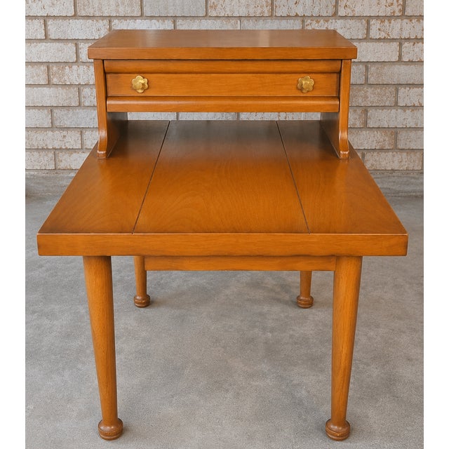 Mid 19th Century Mid-Century American of Martinsville Traditional Farmhouse Side Table For Sale - Image 5 of 5