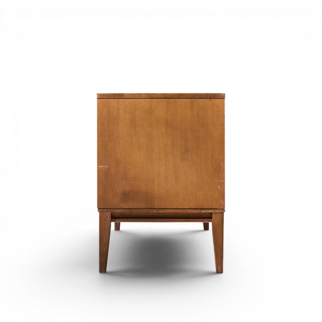 Planner Group Paul McCobb for Planner Group Mid Century Maple Sliding Door Credenza For Sale - Image 4 of 10