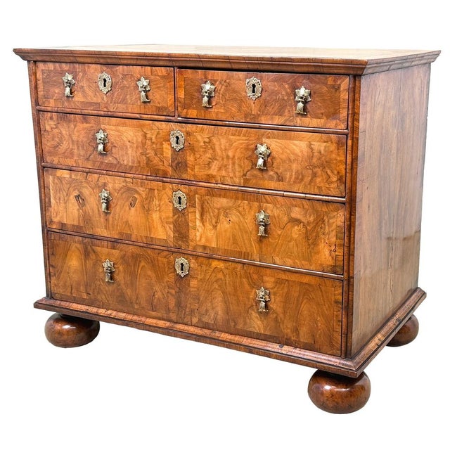 Queen Anne Walnut Chest of Drawers, 1710s For Sale - Image 12 of 12