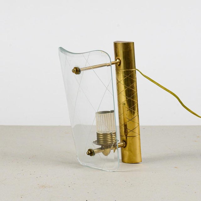 Elegant wall light of italian manufacture, dating back to the mid-century. Its compact dimensions of 12.5 cm wide, 11.5 cm...