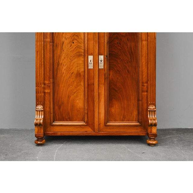Late 19th Century Gründerzeit Vertiko in Walnut For Sale - Image 10 of 18