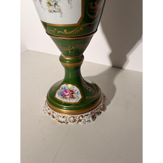 Large Paris Covered Vase by Porcelaine de Paris For Sale - Image 5 of 6