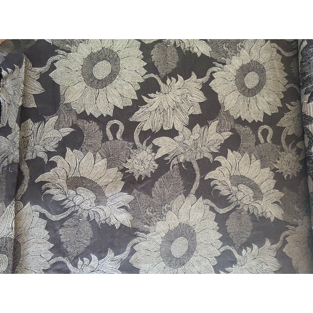 Content: Viscose - 66%; Linen - 31%;Polyester - 3% Origin: Italy Repeat: H: , V: 13.002 Width: 55.16 Bring timeless...