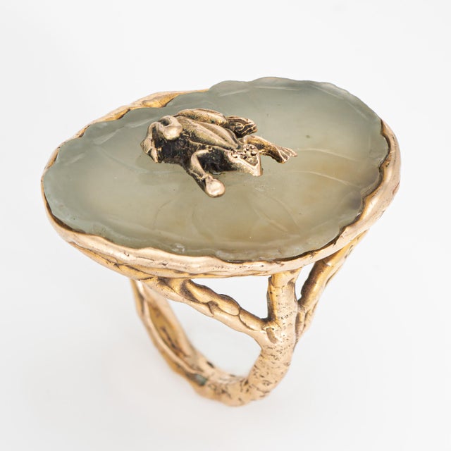 70s Vintage Agate Frog on Lilypad Ring 14k Yellow Gold Size 9 Fine Cocktail Jewelry For Sale - Image 4 of 7