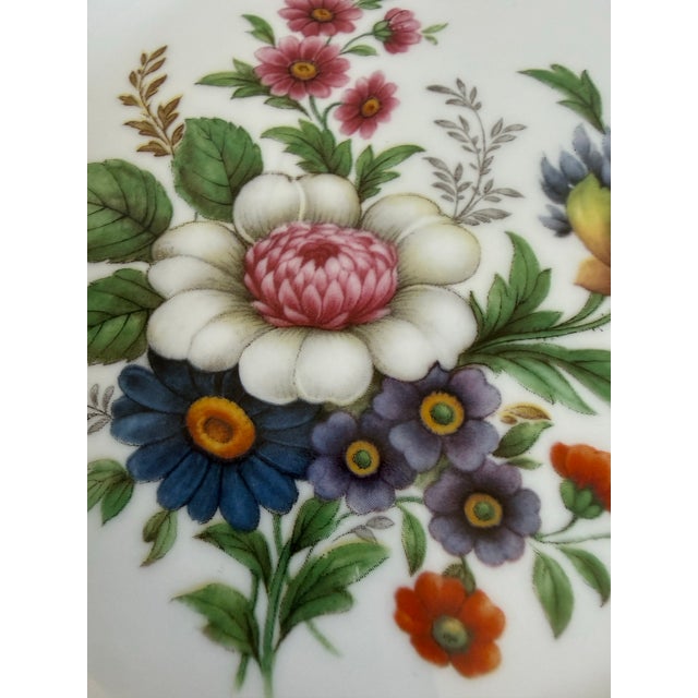 Set of 7 Mid-Century JKW Bavaria Fine Porcelain Floral Plates Made in Western Germany For Sale - Image 4 of 8