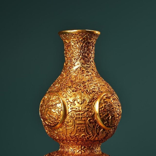 Chinoiserie Ornate Vintage Gilt Bronze Double-Gourd Vase - High-Relief Chinoiserie Vessel For Sale - Image 3 of 10