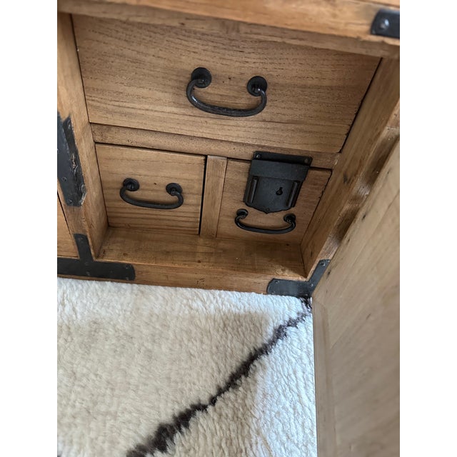 Antique Japanese Choba Tansu Merchant Chest With Hidden Compartment For Sale In New York - Image 6 of 9