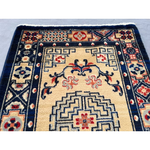1970s Vintage Chinese Hand-Knotted Wool Rug Art Deco Medallion Design in Navy and Cream Rug For Sale - Image 5 of 10