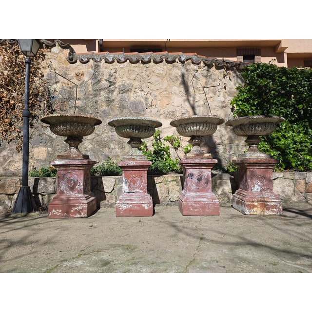 Mid 19th Century Large French Garden Urns in Cast Iron with Terracotta, 1840s, Set of 2 For Sale - Image 5 of 11