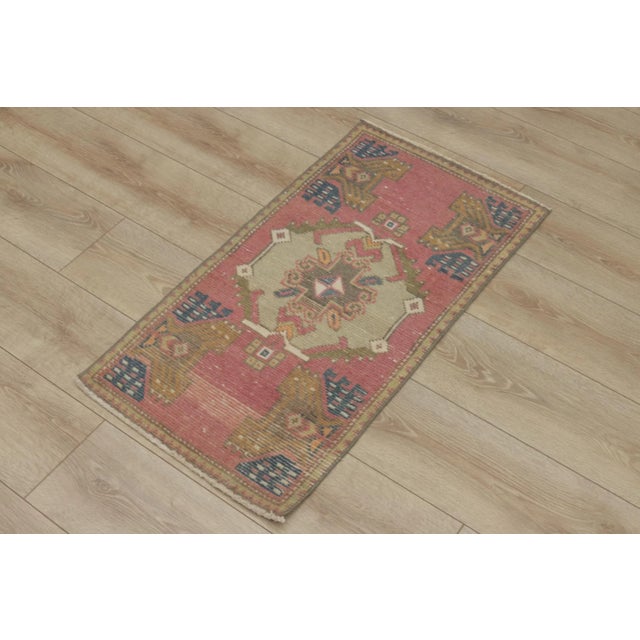 Size: 1.5 x 3 ft ( 47 x 91 cm) 18 x 36 inches Color: Organic Natural Dye (Green,Red,Blue,Beige) Material: 100% Hand Spun...