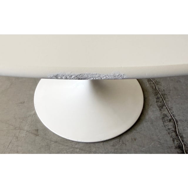 White Eero Saarinen for Knoll Round Dining Table For Sale - Image 8 of 11