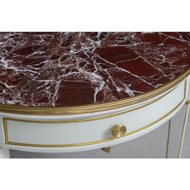 Maison Jansen Neoclassical Style White & Gold Guéridon Accent Table – Light Brown Marble For Sale - Image 4 of 14