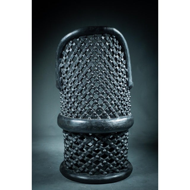 A symbol of elegance and prestige, this royal throne/armchair of the Bamileke ethnic group embodies the excellence of...