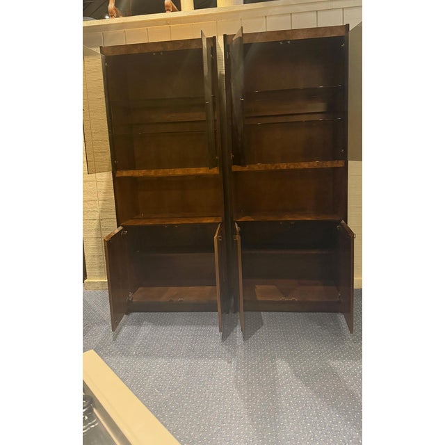 Mastercraft 1970s Pair of Vintage Mastercraft Illuminated Display Cabinets – Burl Wood & Brass – Hollywood Regency Style For Sale - Image 4 of 12