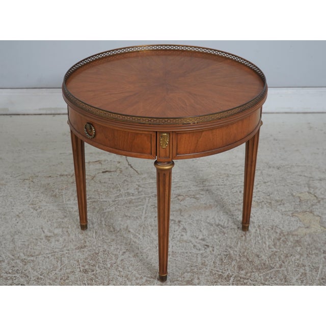 French Pair of Henredon Round French Louis XVI Walnut Lamp Tables For Sale - Image 3 of 18
