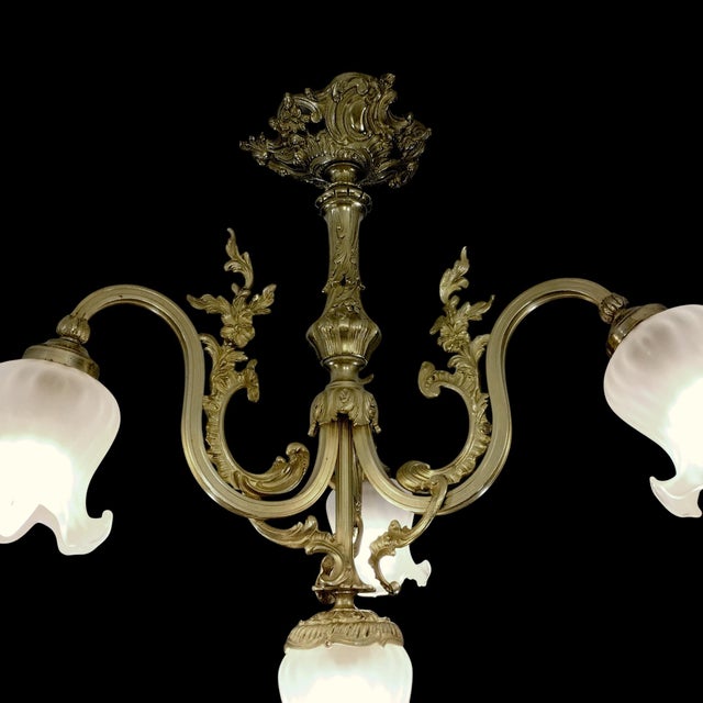 Antique French Art Nouveau Bronze 4-Light Chandelier with Frosted Glass Tulip Flower Shades and Acanthus Leaves, 1890s For Sale - Image 11 of 18